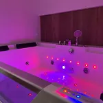 Gold Sleep We Wroclawiu Z Prywatnym Jacuzzi I Duzym Lozkiem アパート *