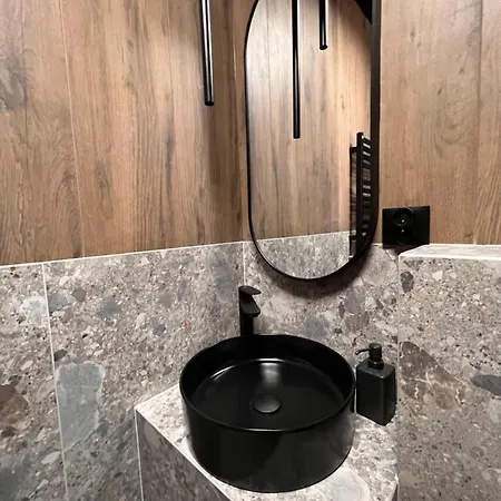 Gold Sleep We Wroclawiu Z Prywatnym Jacuzzi I Duzym Lozkiem *