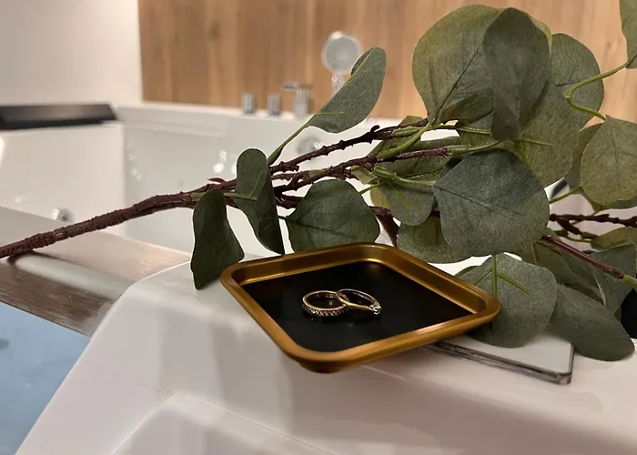 Gold Sleep We Wroclawiu Z Prywatnym Jacuzzi I Duzym Lozkiem Apartment