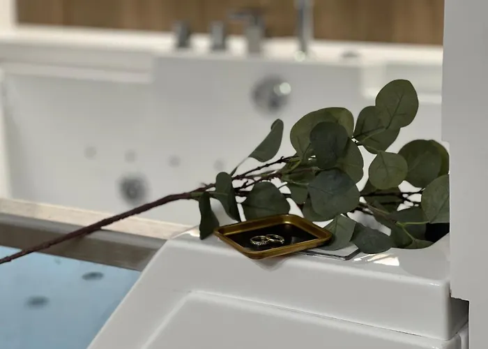 Gold Sleep We Wroclawiu Z Prywatnym Jacuzzi I Duzym Lozkiem Apartment Wroclaw